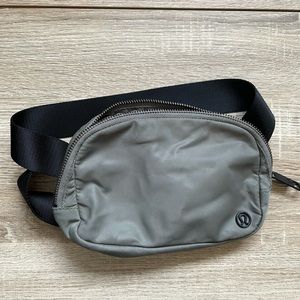 Lululemon Everywhere Belt Bag in Olive Green. OBO